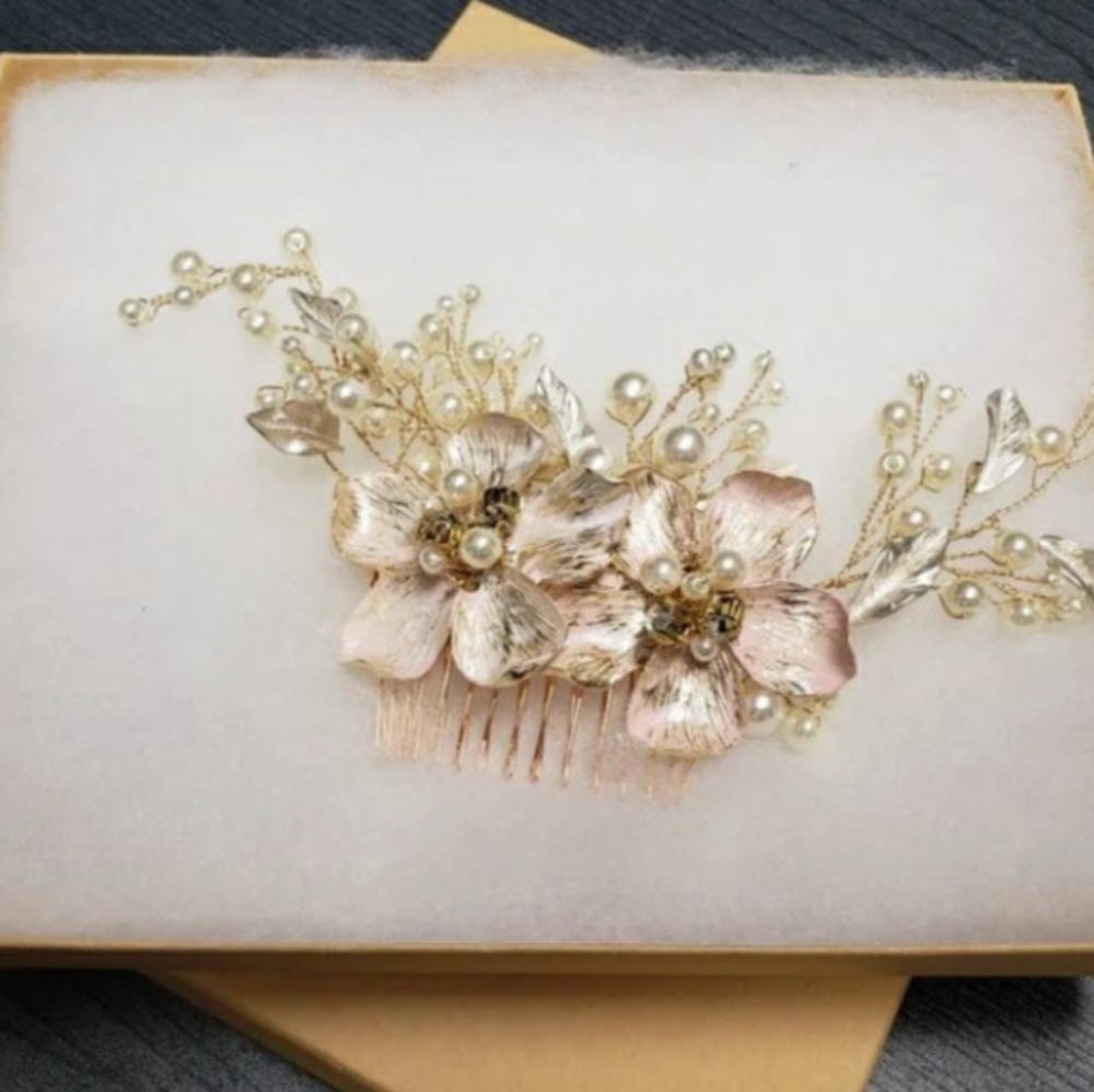 Bridal hair accessory